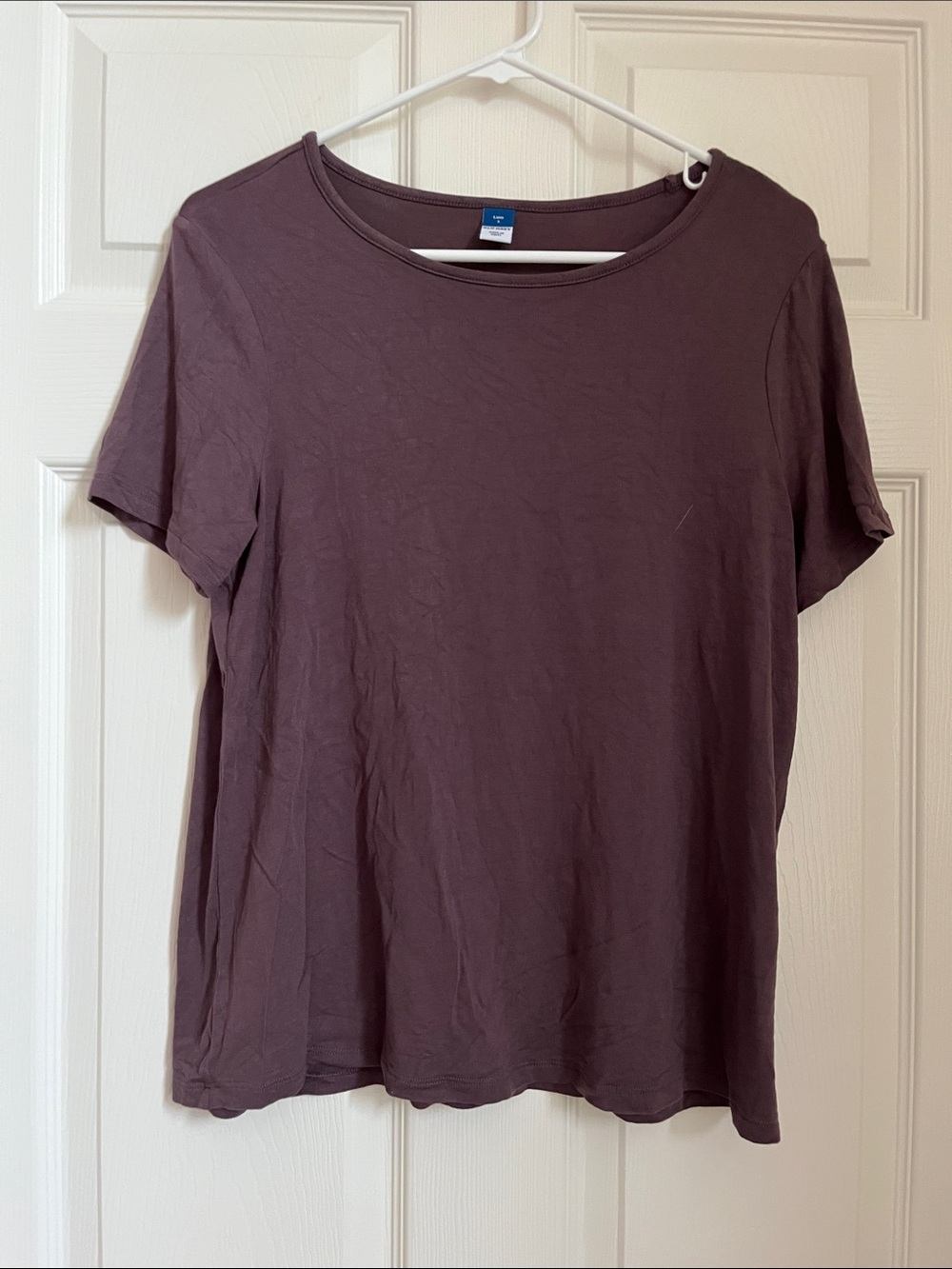 Old Navy Women's Short Sleeve Crewneck Tee in Plum - Small